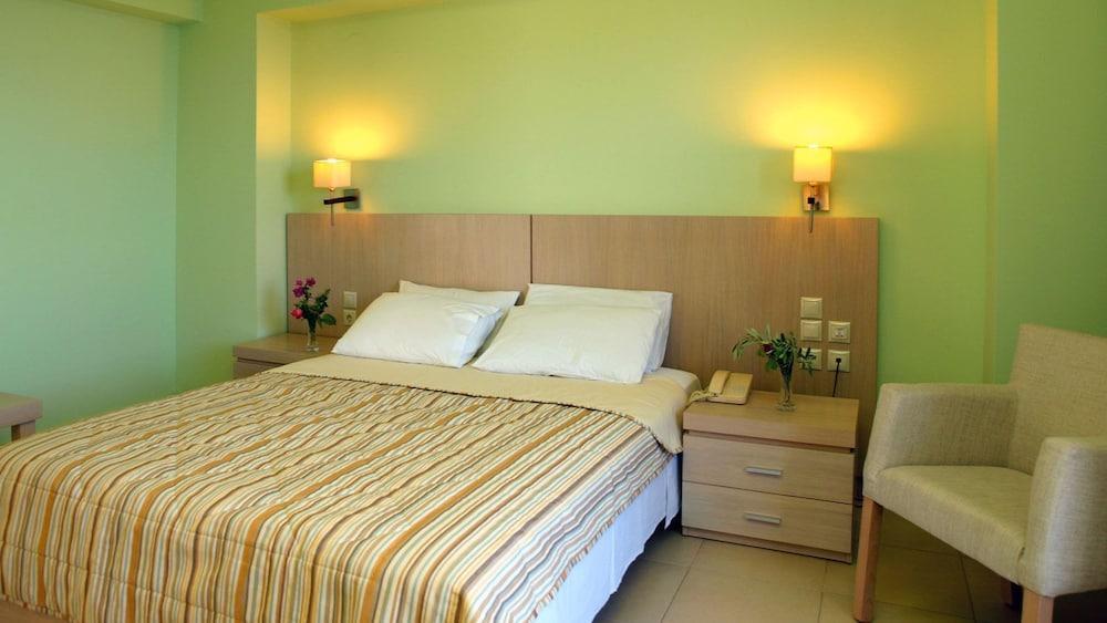 Skiathos Club Hotel & Suites Vasilias  エクステリア 写真