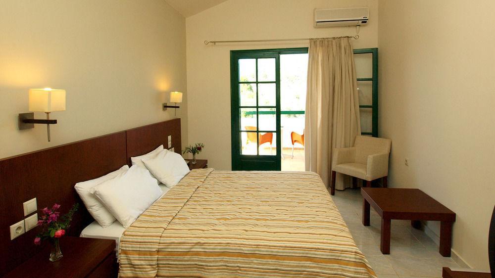 Skiathos Club Hotel & Suites Vasilias  エクステリア 写真