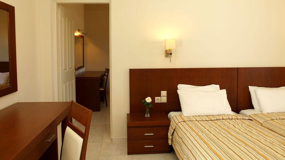 Skiathos Club Hotel & Suites Vasilias  エクステリア 写真