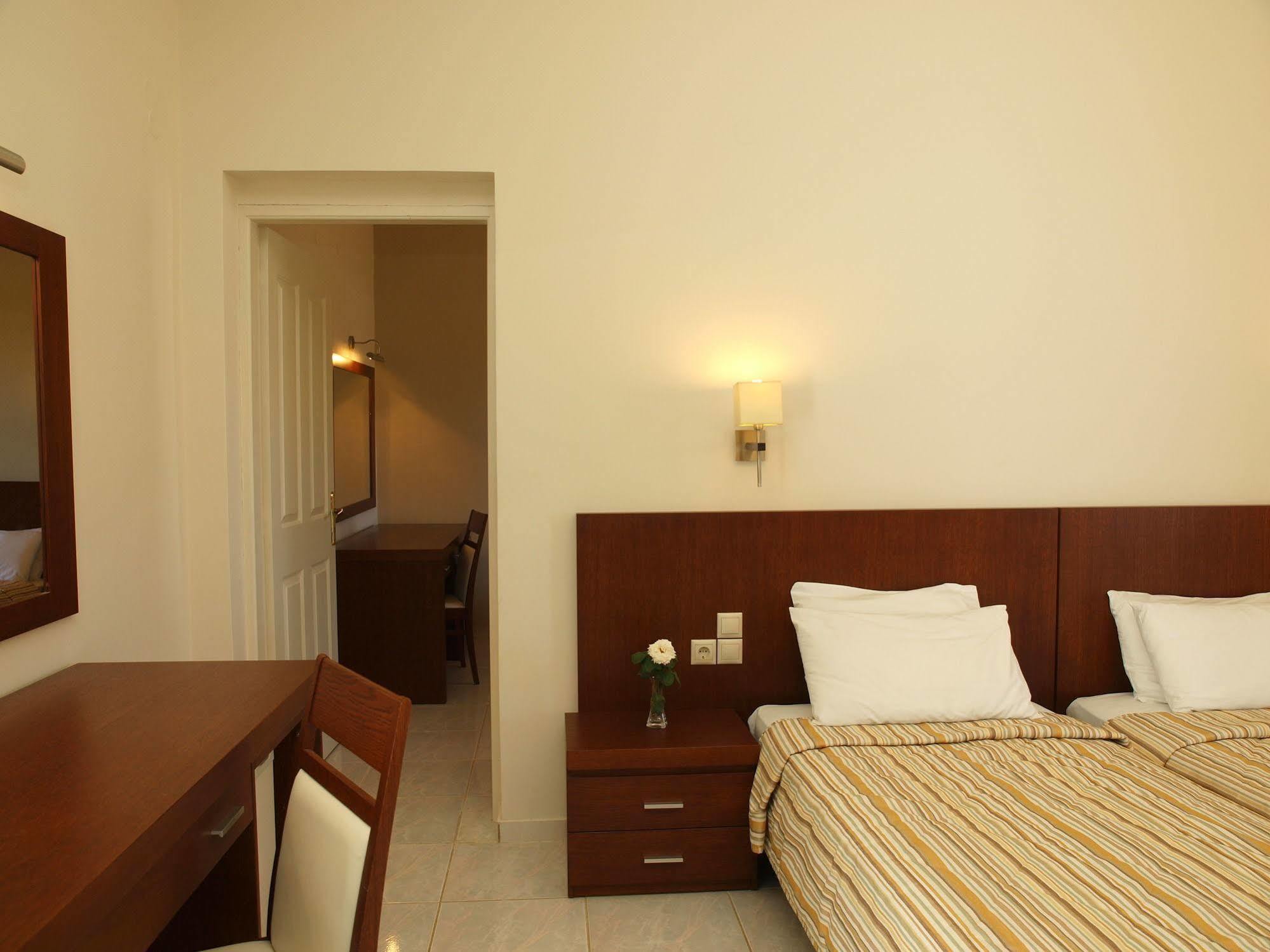Skiathos Club Hotel & Suites Vasilias  エクステリア 写真