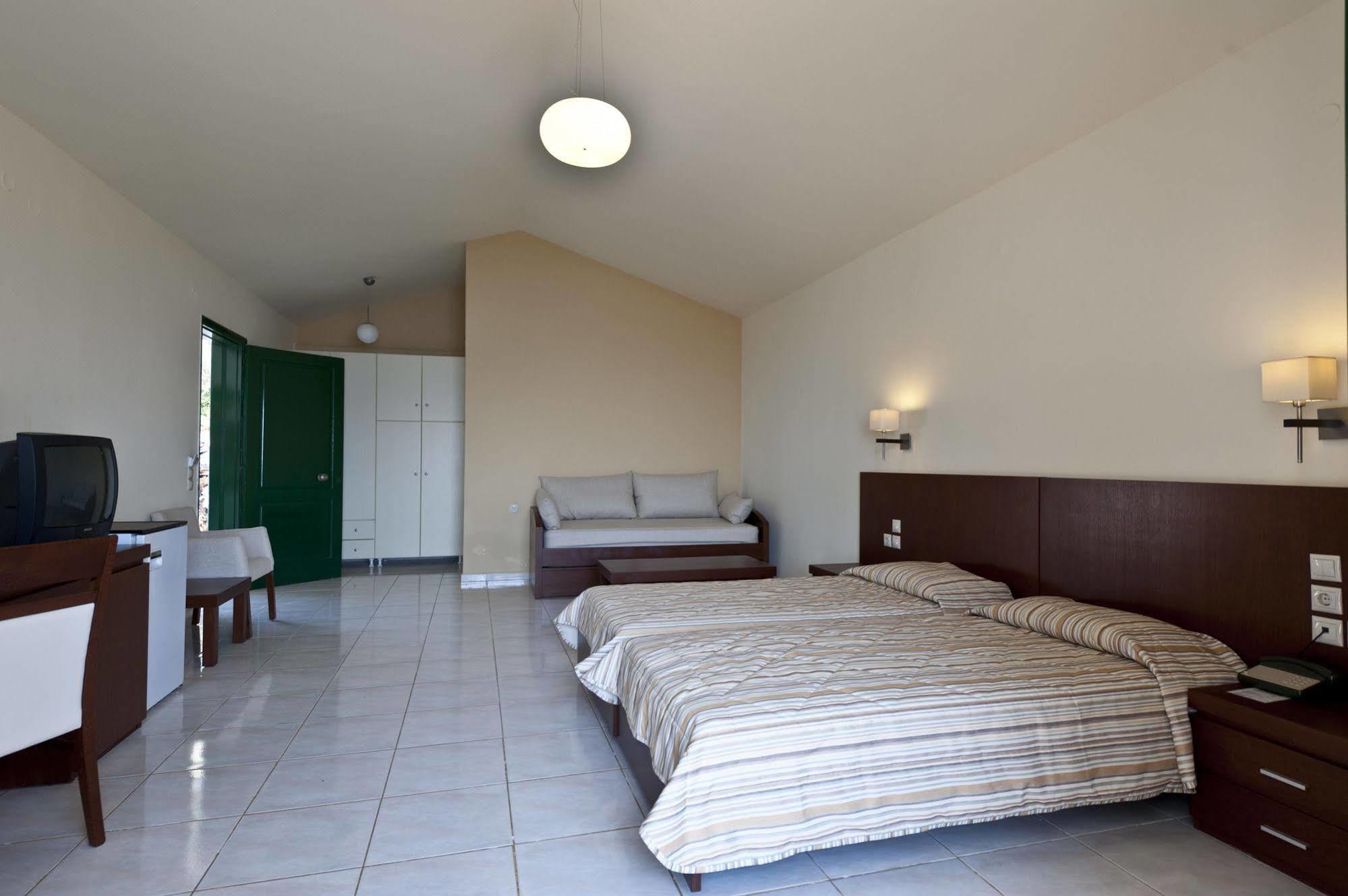 Skiathos Club Hotel & Suites Vasilias  エクステリア 写真