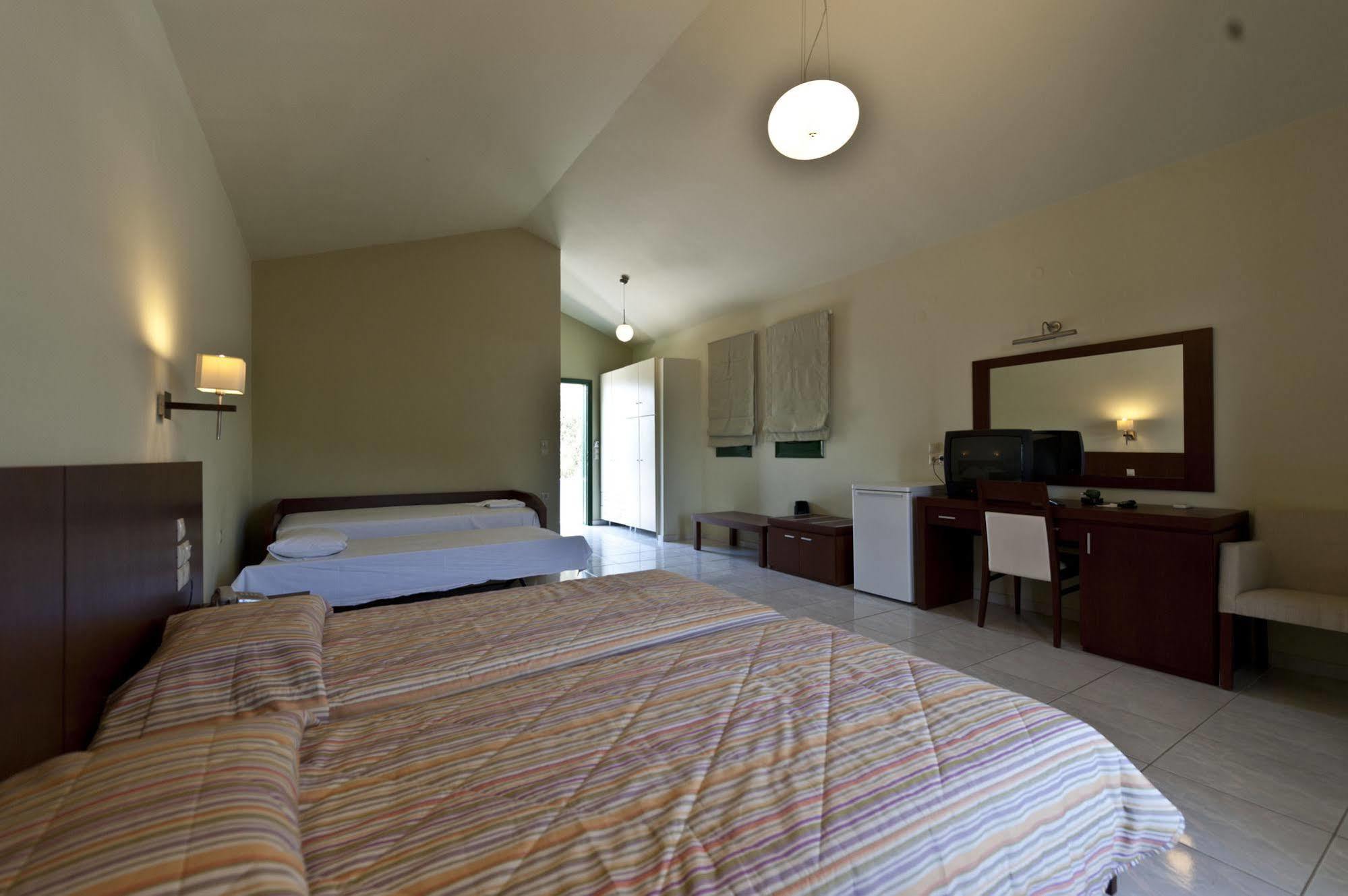Skiathos Club Hotel & Suites Vasilias  エクステリア 写真